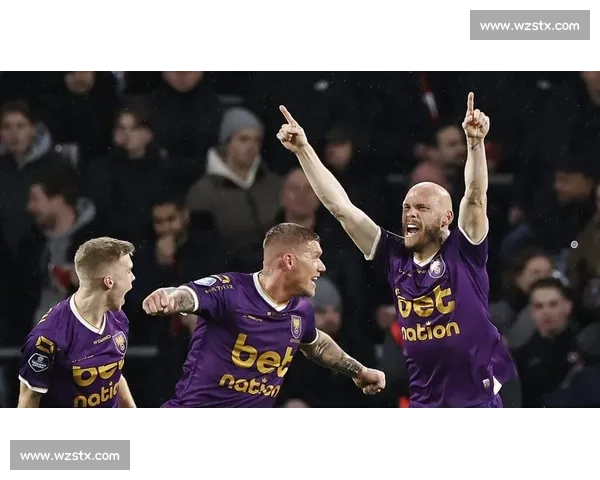 德斯特绝杀 + 佩里西奇造乌龙,埃因霍温 2-1 逆转前进之鹰夺第 15 座荷超杯! 德斯特绝杀 + 佩里西奇造乌龙,埃因霍温 2-1 逆转前进之鹰夺第 15 座荷超杯!